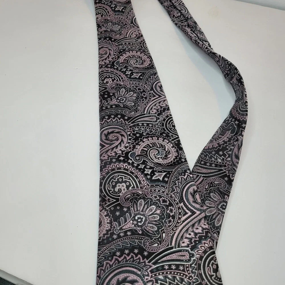 Pierre Cardin 100% Polyester Blue Pink and‎ Gray Paisley Neck Tie